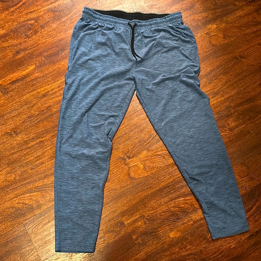 Old navy active breathe on Heather blue size large tapered pants